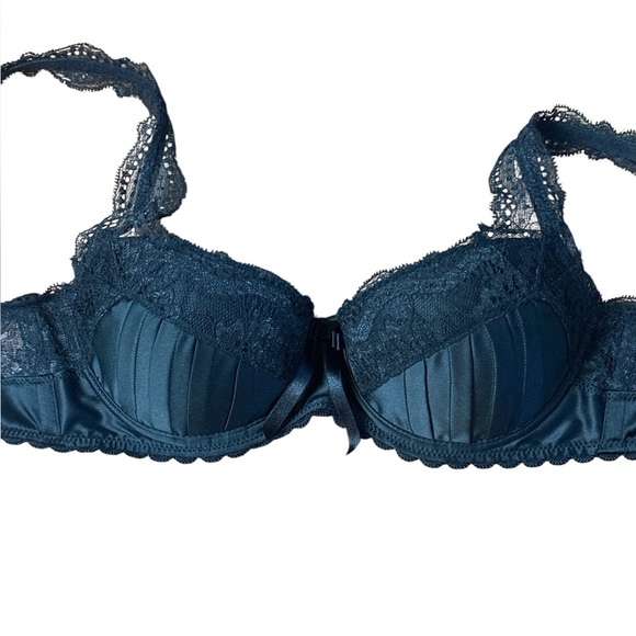 NWOT Pleasure State contour plunge lightly padded push-up satin and lace bra - Picture 2 of 9